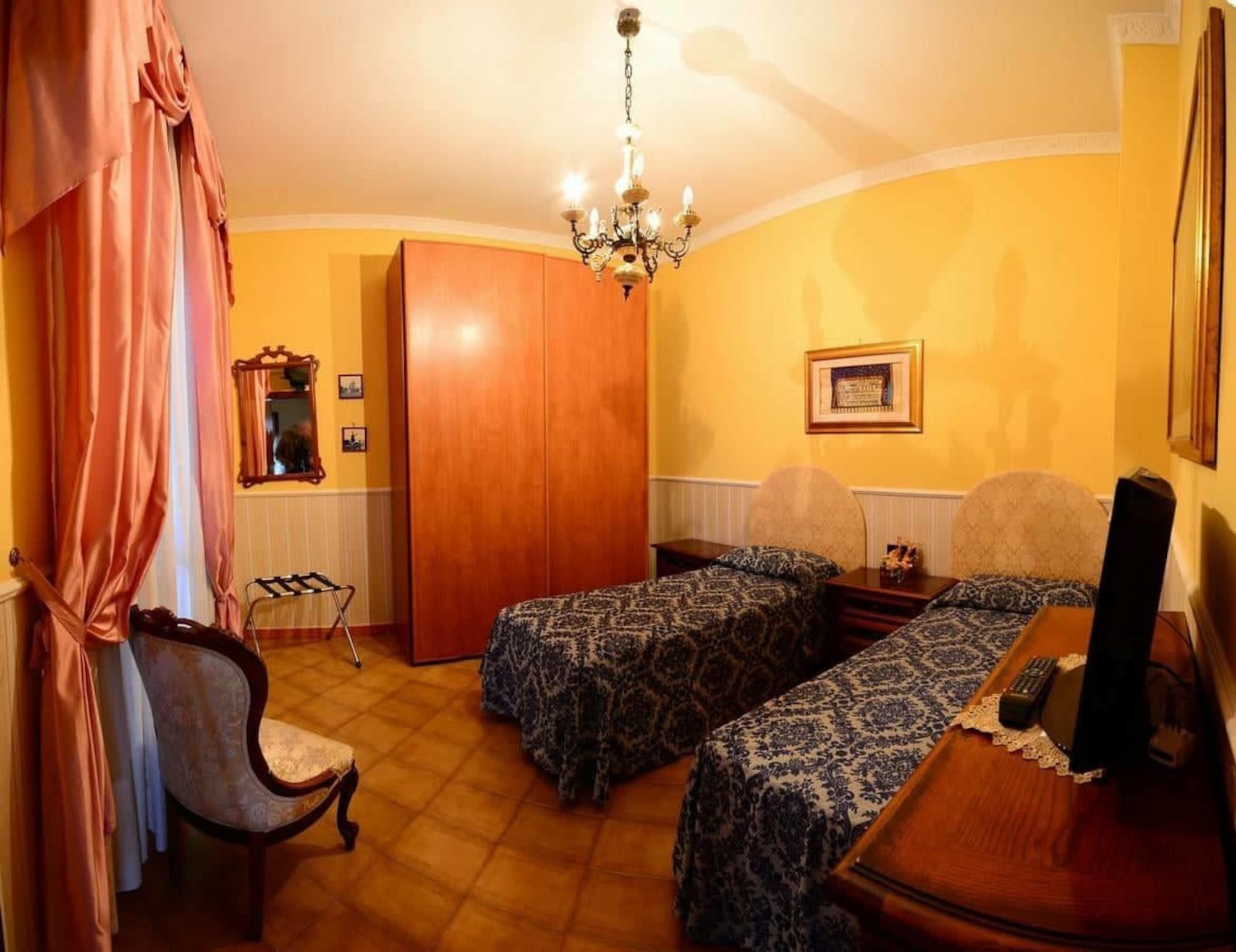 Hotel Hillary House Fiumicino Exterior foto